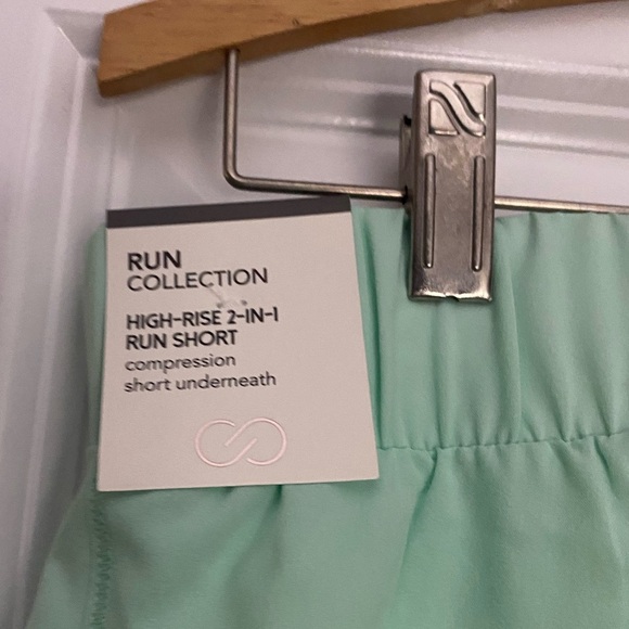 NWT CALIA by Carrie Underwood 2 in 1 Ruched Running Shorts Size Small - Picture 8 of 8